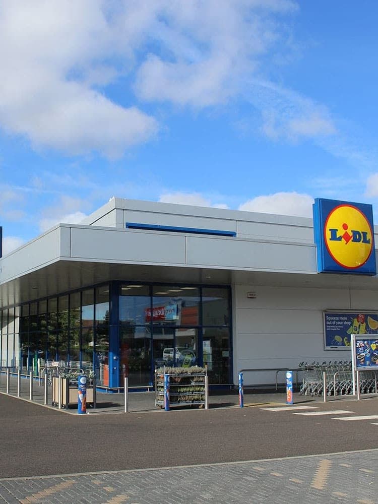 The store front and its Lidl sign